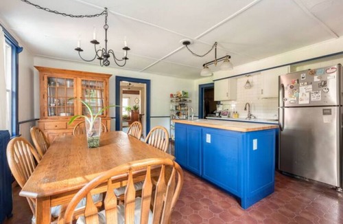 Hollowville House | Charming 3-bedroom farmhouse in Hollowville with hot tub