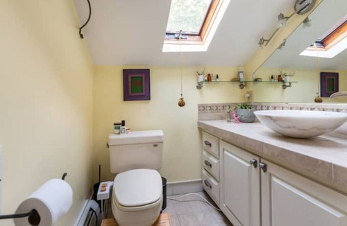 Hollowville House | Charming 3-bedroom farmhouse in Hollowville with hot tub