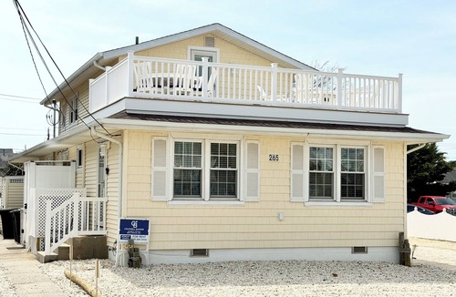 Stone Harbor House | Charming 3-bedroom townhome 2 blocks from ocean and bay, in town of Stone Harbor