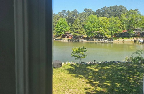 Mount Holly House | Charming 3-bedroom waterfront house in delightful Montross with WiFi, AC