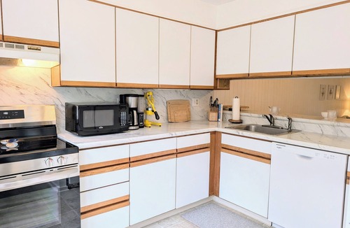 Bethany Beach House | Charming 3BR Townhouse Near Beach, Pool. Porch, Bikes & More! Dog friendly.