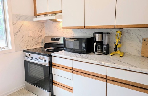 Bethany Beach House | Charming 3BR Townhouse Near Beach, Pool. Porch, Bikes & More! Dog friendly.