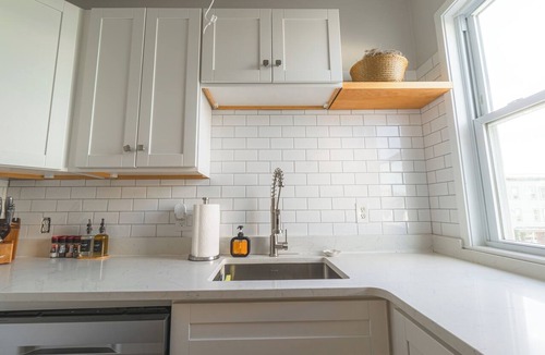 Salem Apartment | Charming 4 BDR - 10 min Walk to Downtown & Free parking!