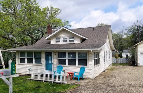 Chippewa Lake Cottage | Charming 4-bedroom cottage with WiFi and AC in Chippewa Lake