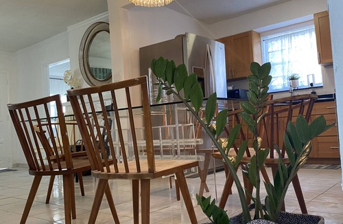 Buena Vista House | Charming 4 Bedroom Pool House - Miami Design District - 10 mins to Miami Beach.