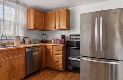 Alcova Heights House | Charming 4 bedroom Retreat in Arlington - Sleeps 12 Near DC