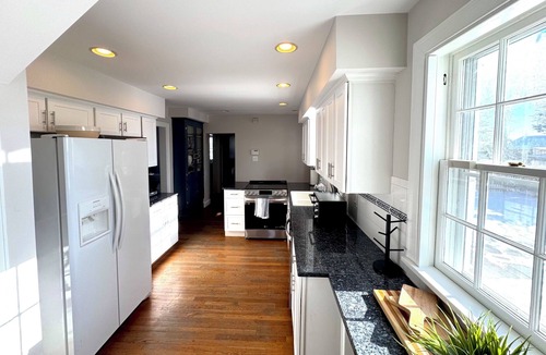 Glen Allen House | Charming 4-bedroom Stonehouse