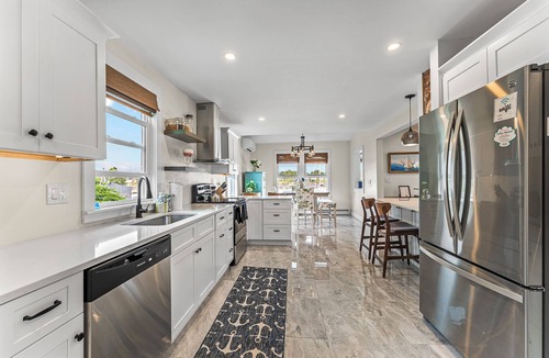 Warwick House | Charming 5-bedroom Beach House 15 minutes from Providence, RI