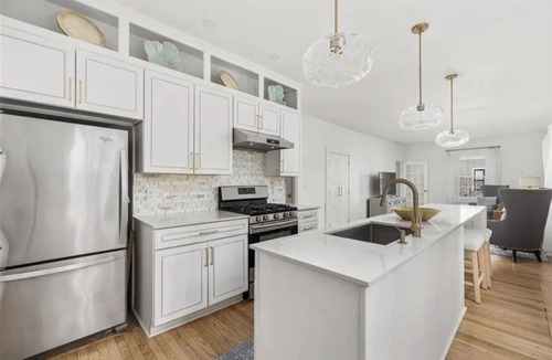 Top of the Hill House | Charming 5-bedroom coastal escape in historic Newport