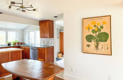 Polpis House | Charming 6-bedroom farmhouse on Nantucket - sleeps 12