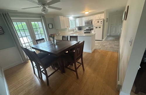 Nantucket Town House | Charming Accessible Ranch Home