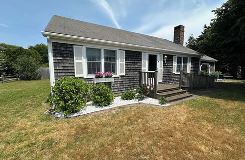 Nantucket Town House | Charming Accessible Ranch Home