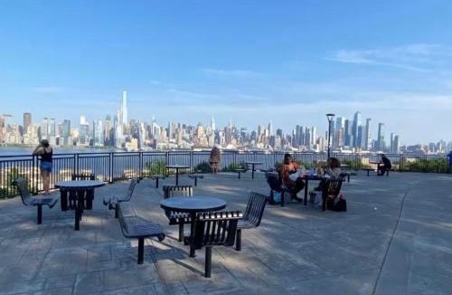 West New York Apartment | Charming and Relaxing Apt20Min from NYCity