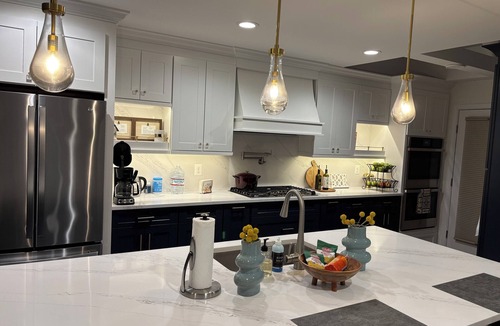 Alexandria House | Charming and Spacious Luxury Townhome in Alexandria, VA with Parking!