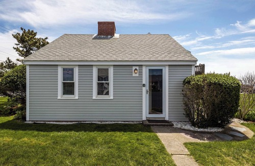 North Truro House | Charming Beachside Bungalow