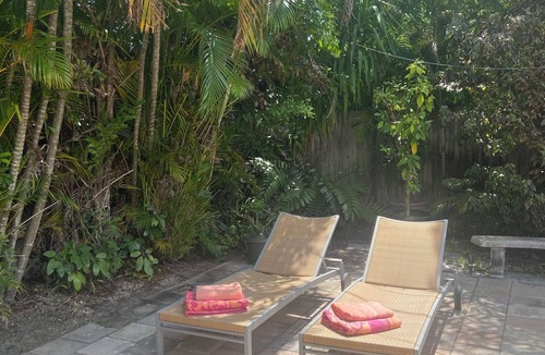 Wilton Manors House | Charming bedroom + sitting room + private entrance in lovely East Wilton Manors.