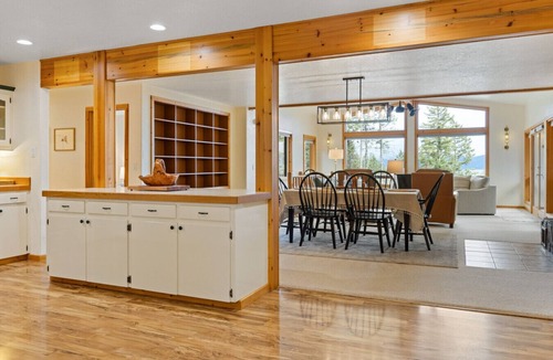 Lakeside House | Charming Cabin Getaway With Lake and Forest Views