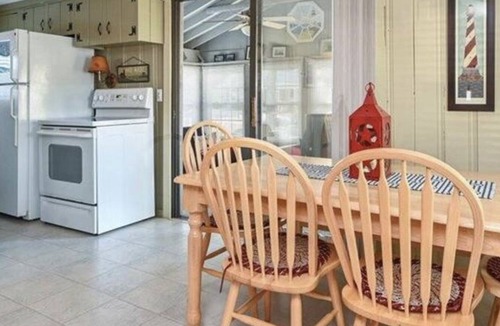 Bass River House | Charming Cape Cod Family Cottage - 5 min walk to beach! BRING FIDO!