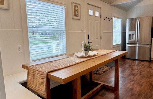 South Yarmouth House | Charming Cape Cod Getaway- EV Charger, Mini Golf, Walk to The Beach, Pets Okay!