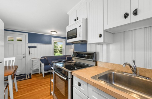 Harwich Port Cottage | Charming Cape Cod Cottage with Pool Near Red River Beach