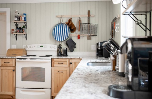 South Chatham House | Charming cape home near beach, town, bike path & shops | Central AC
