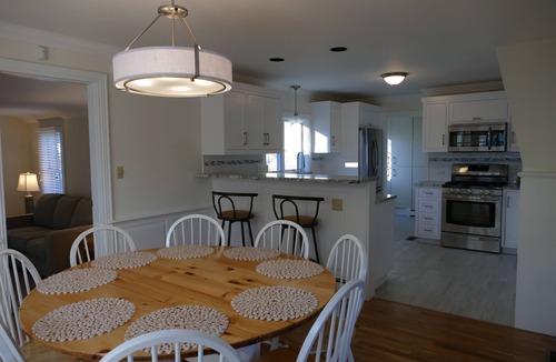 Hyannis House | Charming Cape House, newly renovated, walk to beaches, Hyannis Harbor, and more!