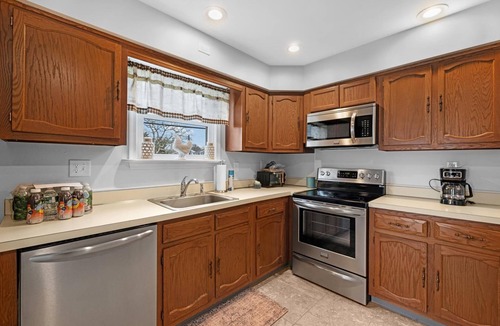 Village Green House | Charming Cape May Twin Near Coast Guard Base – 2BR | 1.5BA | Sleeps 6