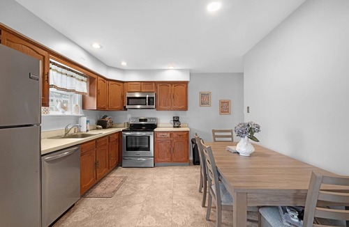 Village Green House | Charming Cape May Twin Near Coast Guard Base – 2BR | 1.5BA | Sleeps 6