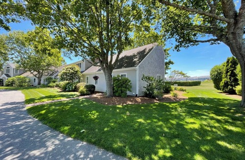 West Chatham Condo | Charming Chatham condo-Oyster Pond views, salt-water pool, tennis, water access