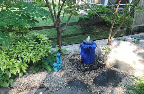 The Pines Cottage | Charming Coastal Cottage - Walk to Beach & Town, Private Deck, Outdoor Shower!