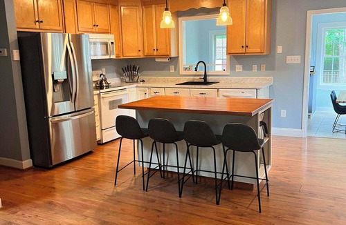 Tilghman House | Charming Cottage in Tilghman Island—Walk to Marinas, Dining & Wedding Venues