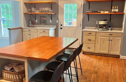 Tilghman House | Charming Cottage in Tilghman Island—Walk to Marinas, Dining & Wedding Venues