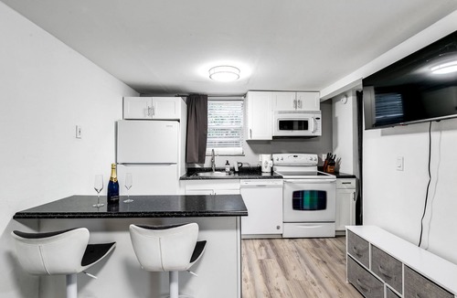 Buena Vista Apartment | Charming cottage - 5 minutes design district - New bathroom! Fully renovated