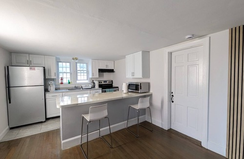 Hyannis House | Charming cottage in Hyannis walk to downtown, beach, Harbor, pet friendly fence