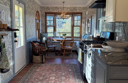 Windham Cottage | Charming Cottage w/Mountain Views,2 Acres, Family & Dog Friendly,Spa Soaking Tub