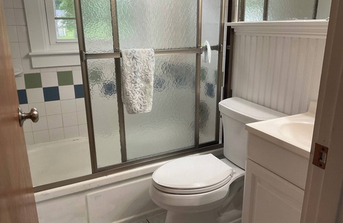 Mashpee Neck Cottage | Charming cottage with 2 bedrooms and WiFi, AC in enchanting Mashpee