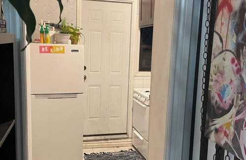 Prospect Lefferts Gardens Apartment | Charming COZY ARTSY Studio in Brownstone Gem w/priv BACKYARD PETS welcomed