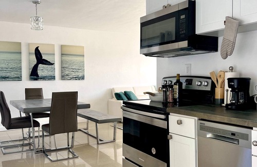 Lauderdale Beach Cottage | Charming & Cozy Cottage 2 min walk 2 the Beach