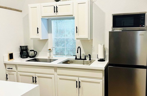 Princeton House | Charming Cozy Unique Tiny Home Homestead, FL