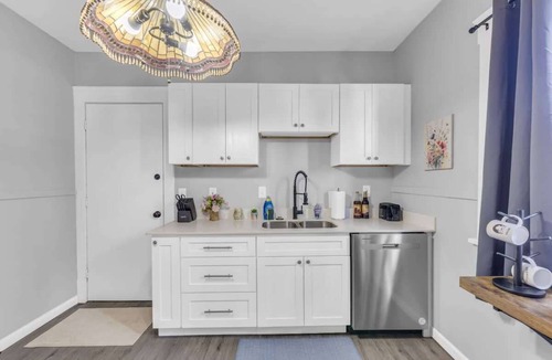 Cleveland House | Charming Duplex Near Shaker Square Cleveland