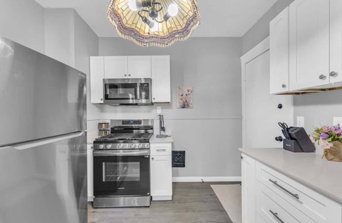Cleveland House | Charming Duplex Near Shaker Square Cleveland