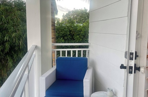 Lake Ida Shores Cottage | Charming East Delray Cottage – Fully Furnished, 1 Mile from the Beach!
