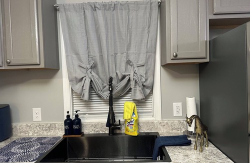 Painter House | Charming family friendly 3-bedroom house in Painter with AC and outdoor patio