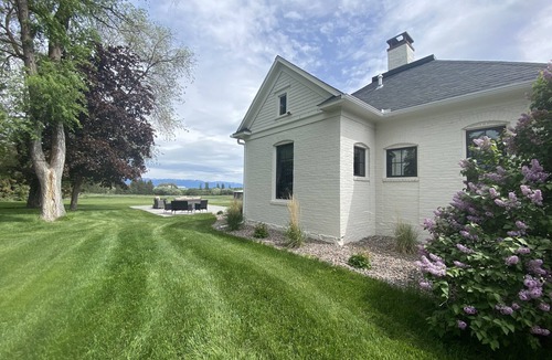 Kalispell House | Charming farmhouse with gorgeous mountain views. Close to Glacier National Park!