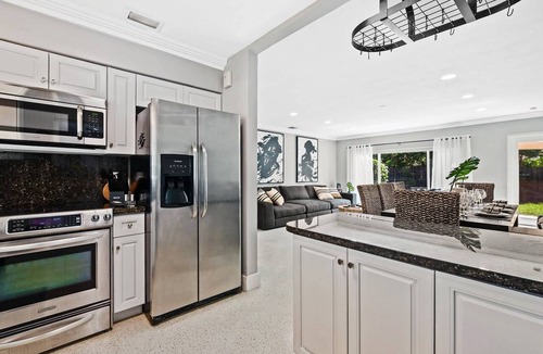 Poinsettia Heights House | Charming Florida Oasis with Private Yard, Backyard Bar & Near Vibrant Hotspots
