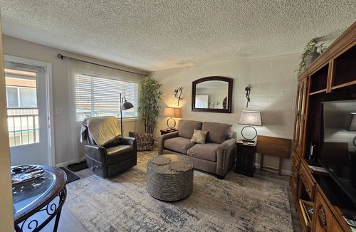 Kalispell Apartment | Charming furnished 2-bedroom, 1 bath apartment with WiFi, AC in lovely Kalispell