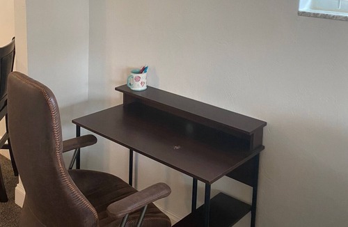 Mount Washington Apartment | Charming Furnished Apartment near Downtown Pittsburgh and Your Own Driveway