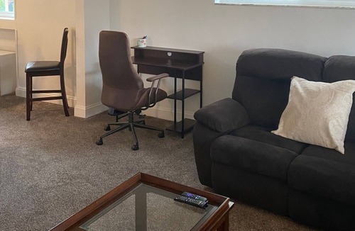 Mount Washington Apartment | Charming Furnished Apartment near Downtown Pittsburgh and Your Own Driveway