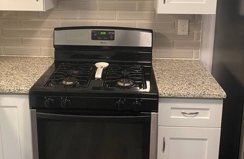 Mount Washington Apartment | Charming Furnished Apartment near Downtown Pittsburgh and Your Own Driveway