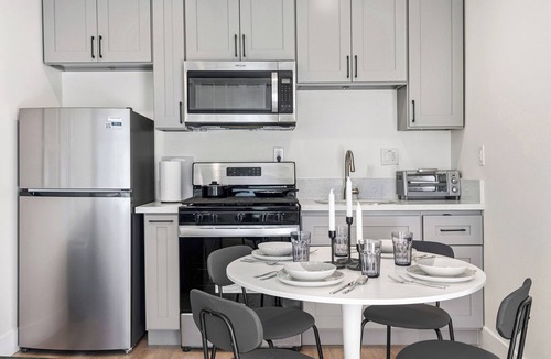 Garden Grove Apartment | Charming Garden Grove Studio Private Entry 10 Min to Disneyland